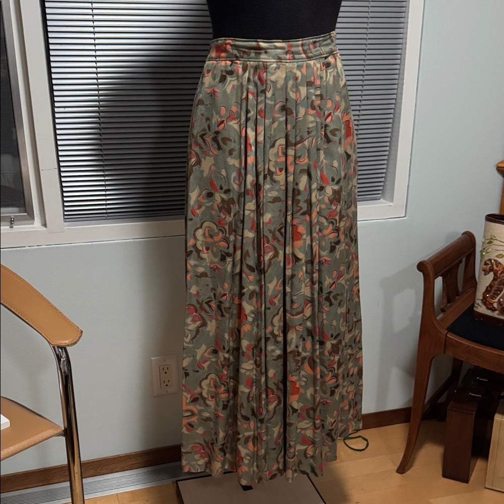 Lovely Vintage Midi Skirt in Dusty Olive Green and Orange - Picture 1 of 8